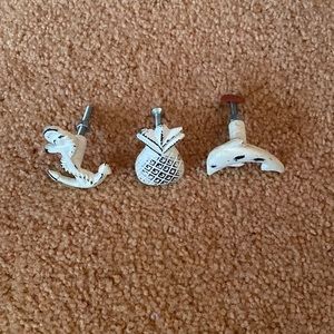 Bathroom cabinet knobs